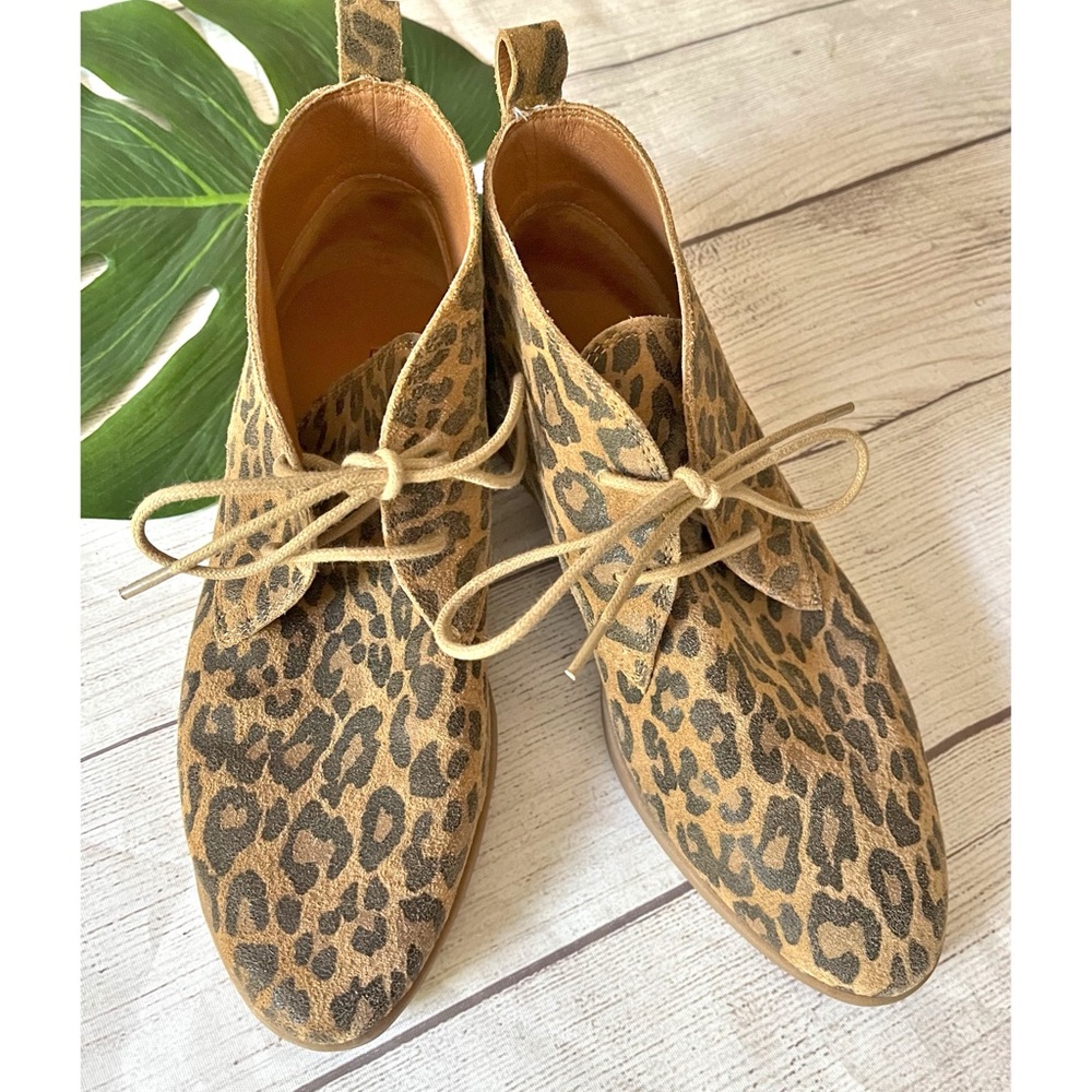 Lucky leopard print tying tan booties sz 8.5